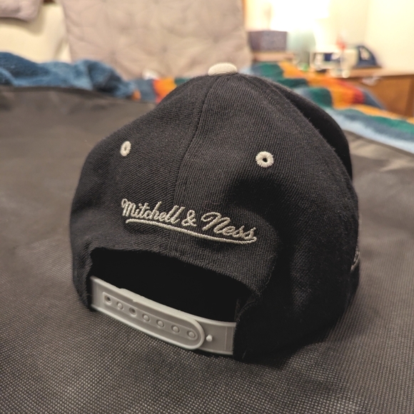 Mitchell and Ness Vintage LA Kings Hat - Picture 2 of 4